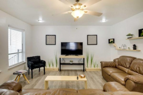 Serene Dallas Condo with Pool - Walkable Location!
